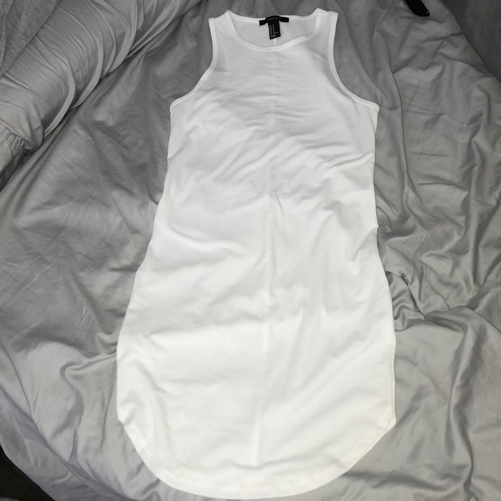 White Sleeveless Dress 👗